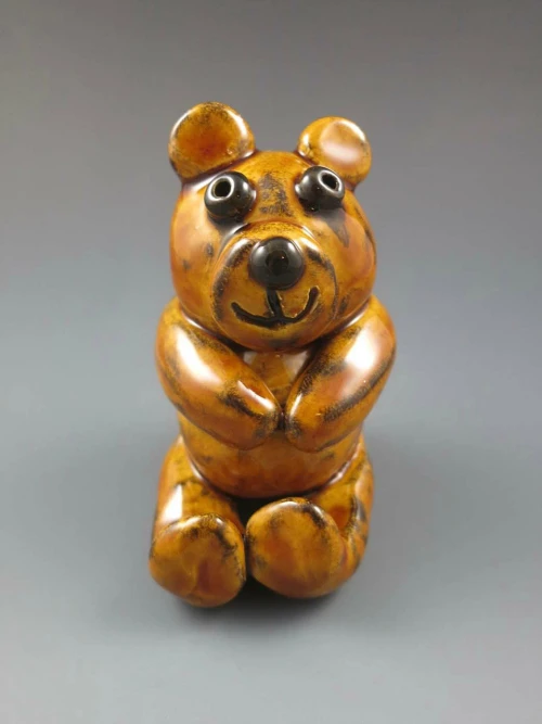 This free art lesson plan shows you how to create honey bear kiln fire clay teddy bears with your students! This is a great intro to clay lesson plan for elementary and middle school students.
